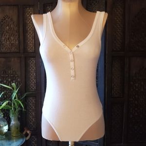 Ribbed sleeveless bodysuit w top buttons Sm
